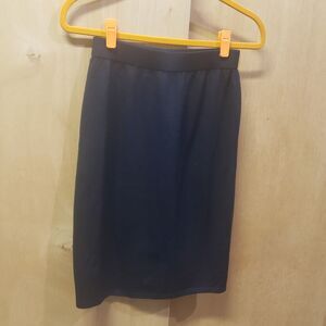 St. John Basic Black Pencil Skirt Santana Knit Sz 2 Excellent Condition! HHH